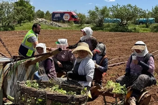 Denizli’de Tarım İşçilerine Mobil İkram Desteği